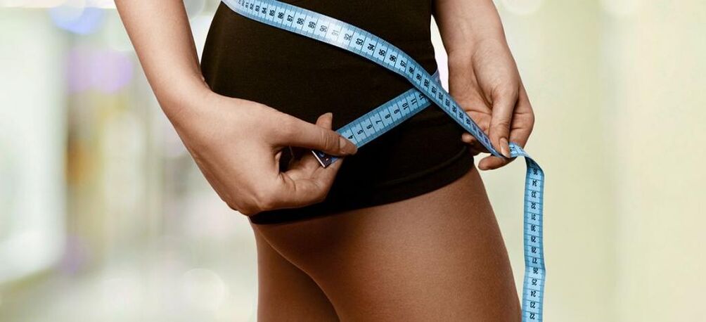 Une femme documente des résultats efficaces en matière de perte de poids