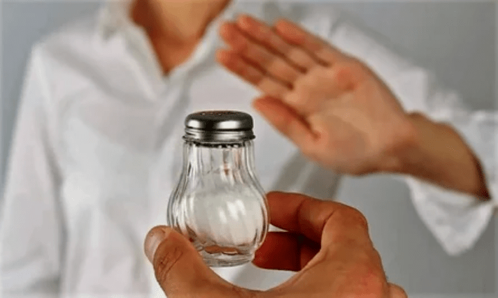 Rejeter le sel sur la perte de poids alimentaire